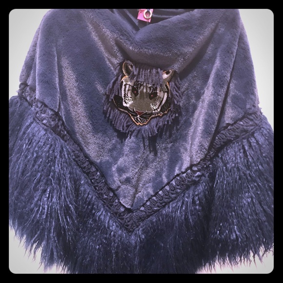 Poncho - Picture 1 of 3